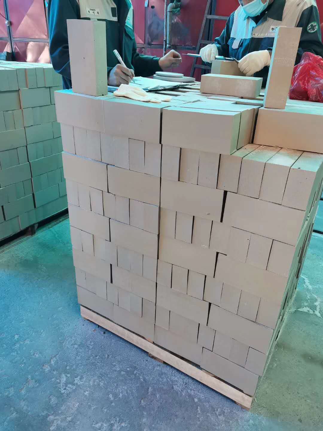 65厚耐酸磚今年處于一直是缺貨狀態(tài)，而且價(jià)格高，那么為什么會(huì )出現這種情況